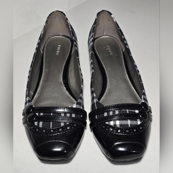FIONI size 7.5 Stylish Black & White Plaid Women's Flats In EXCELLENT CONDITION - Picture 7 of 10
